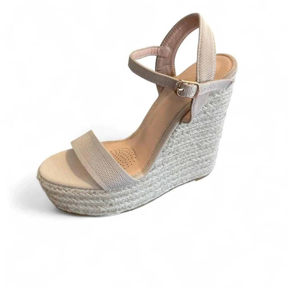 NWOT Tan and cream‎ wedges
